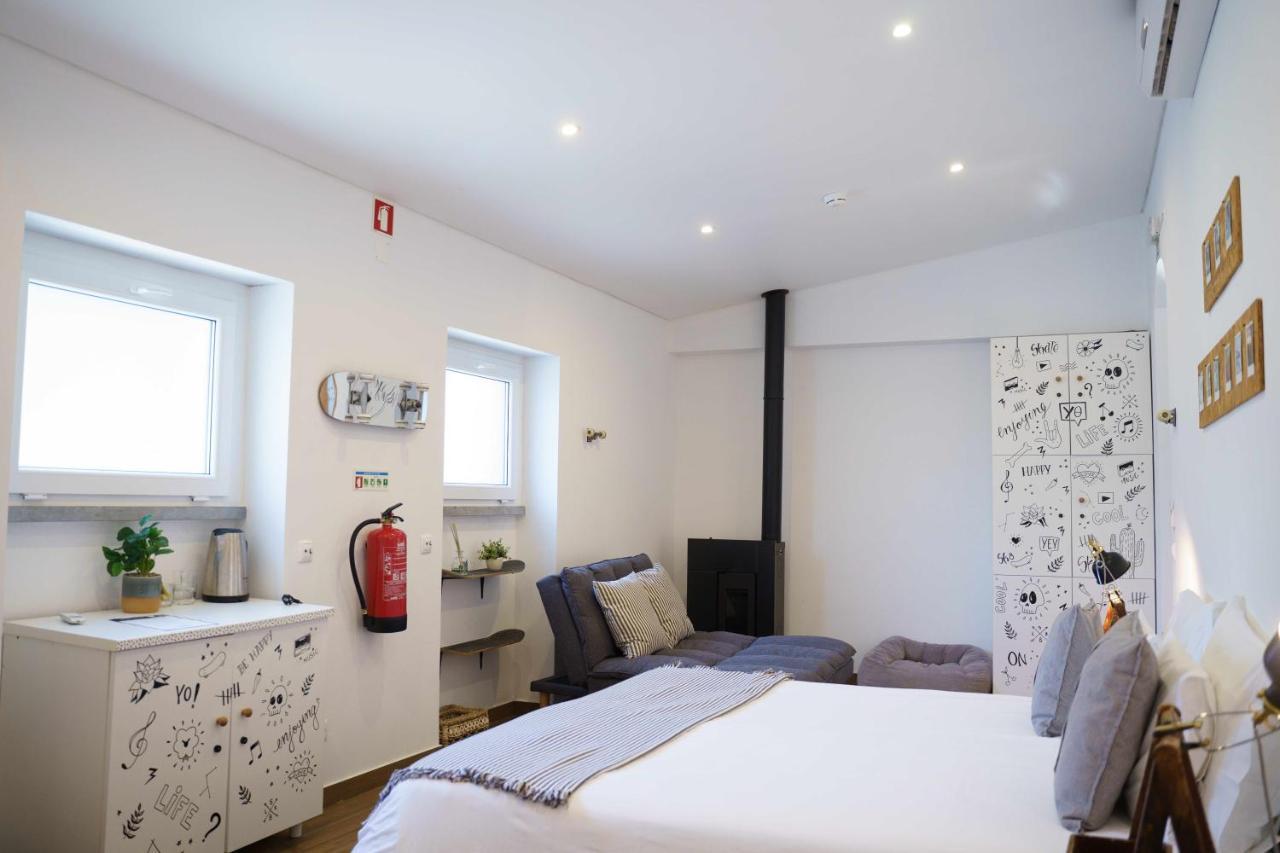 Azen Cool House Bed & Breakfast Azenhas do Mar Ruang foto